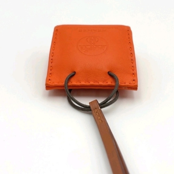 HERMÈS ORANGE LEATHER MINI POUCH BAG CHARM KEY HOLDER + BOX - Picture 7 of 12